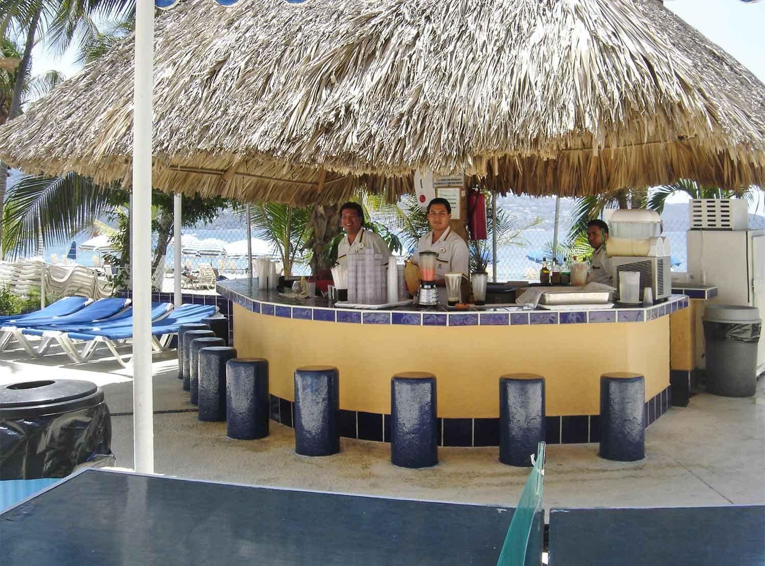 Ritz Acapulco All Inclusive Exteriér fotografie A poolside bar in a resort