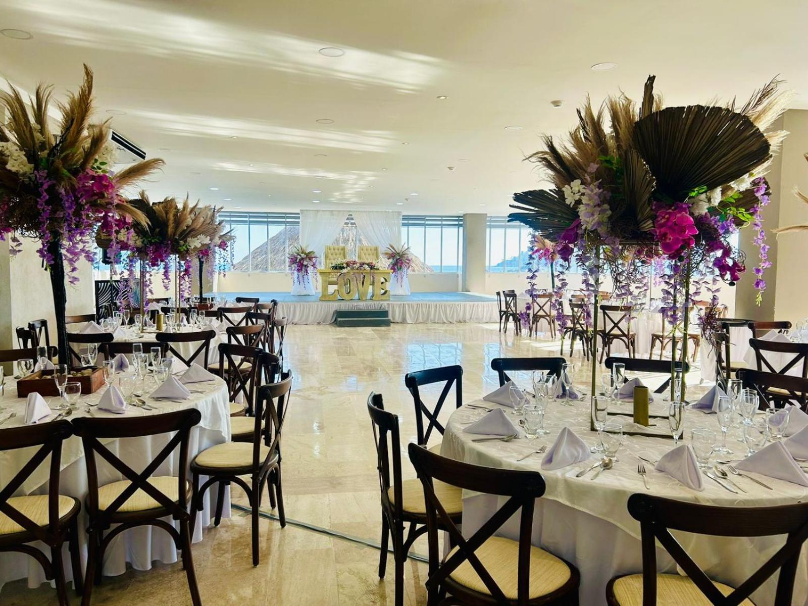 Ritz Acapulco All Inclusive Exteriér fotografie A wedding reception at the Four Seasons Hotel, Mexico City