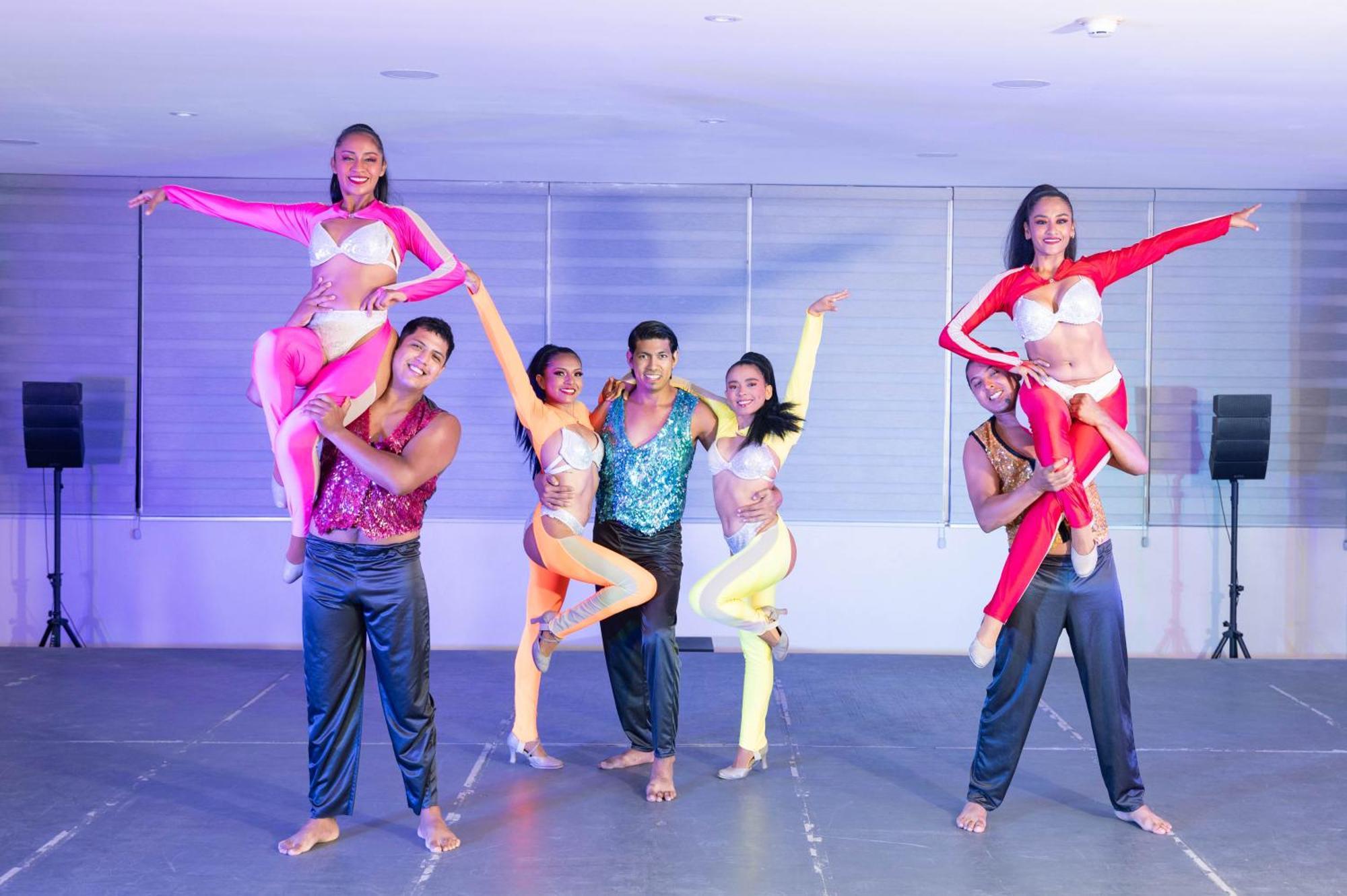 Ritz Acapulco All Inclusive Exteriér fotografie The 2012 Philippine National Dance Company