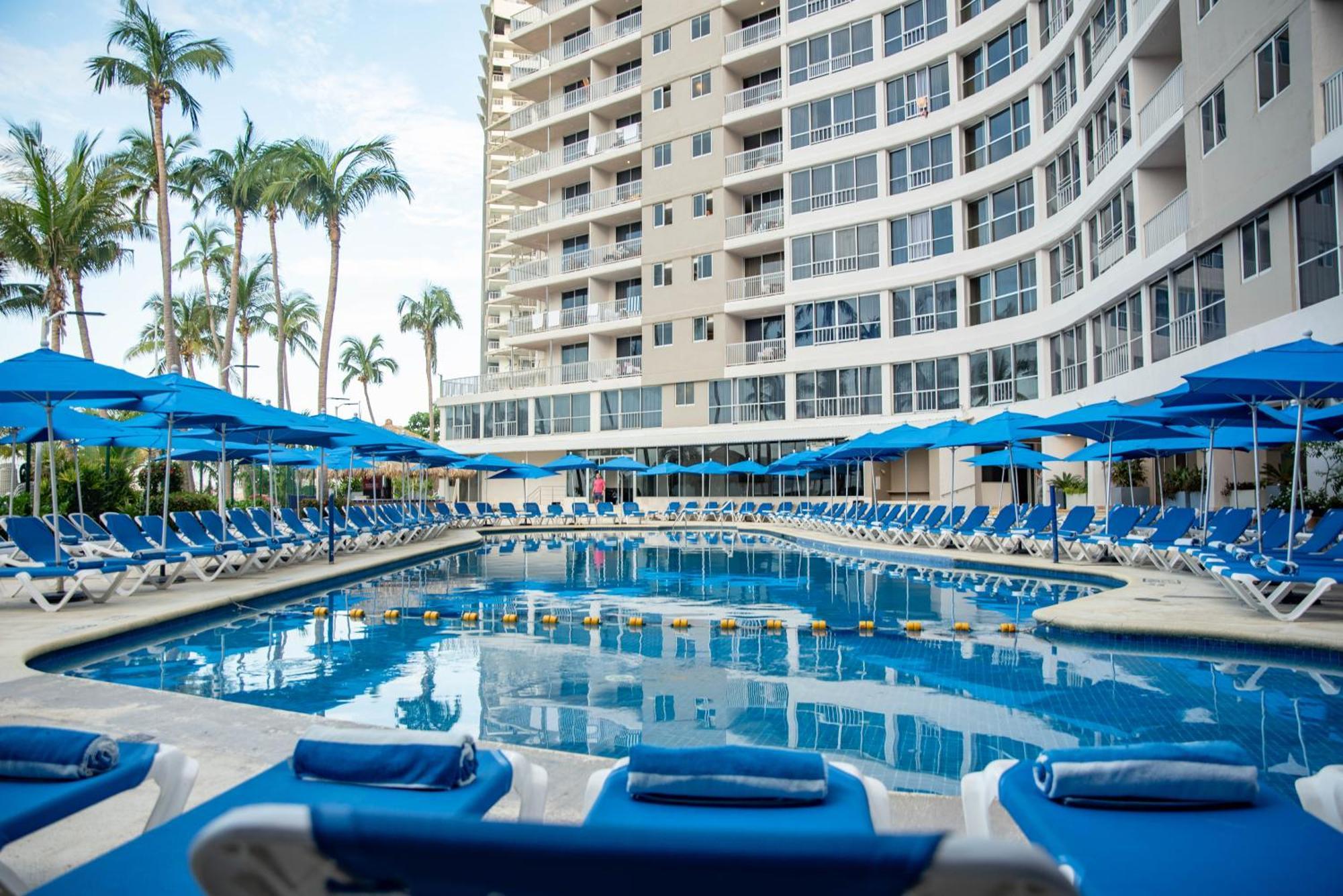 Ritz Acapulco All Inclusive Exteriér fotografie The pool at the Royal Hawaiian Hotel