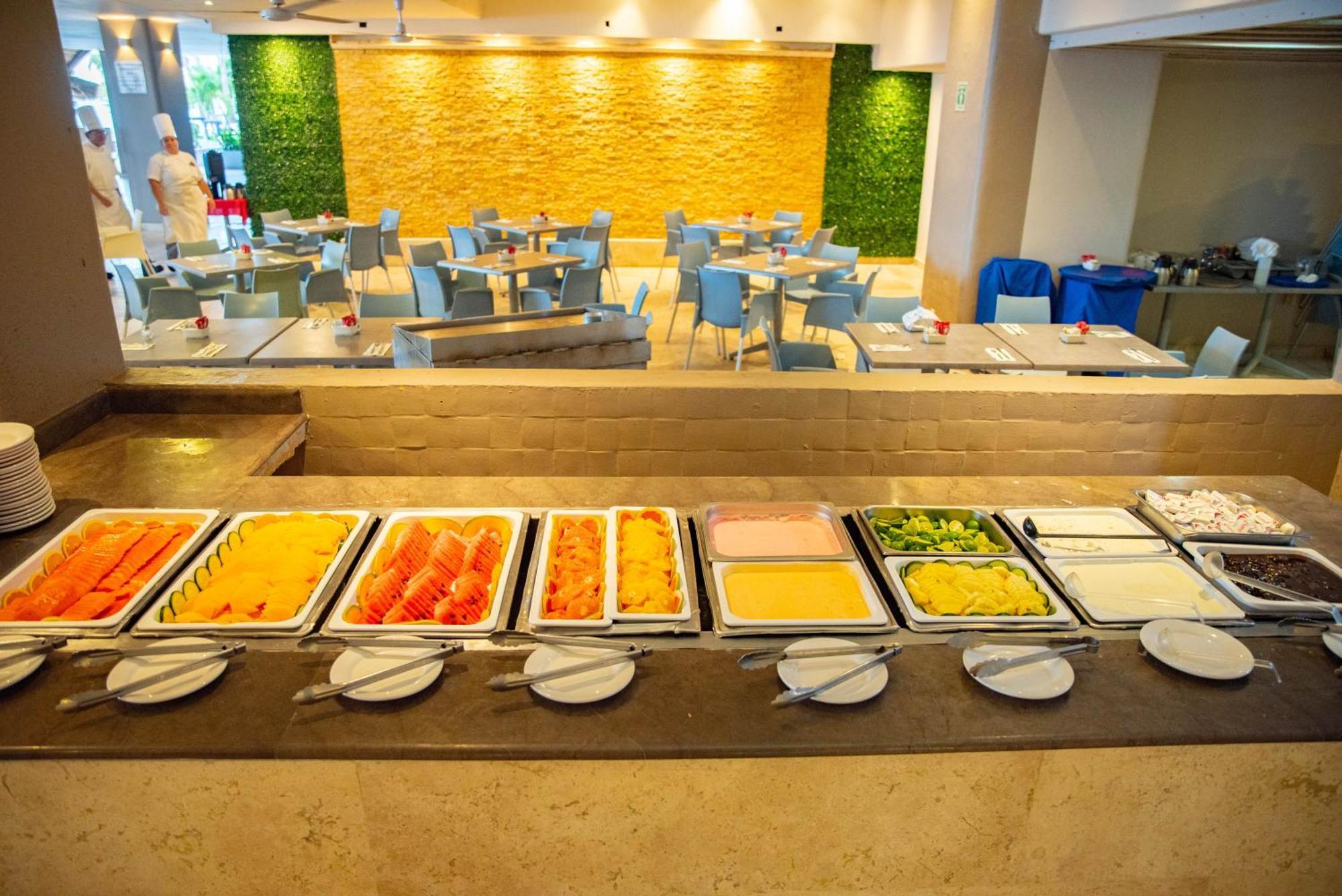 Ritz Acapulco All Inclusive Exteriér fotografie A buffet at a hotel