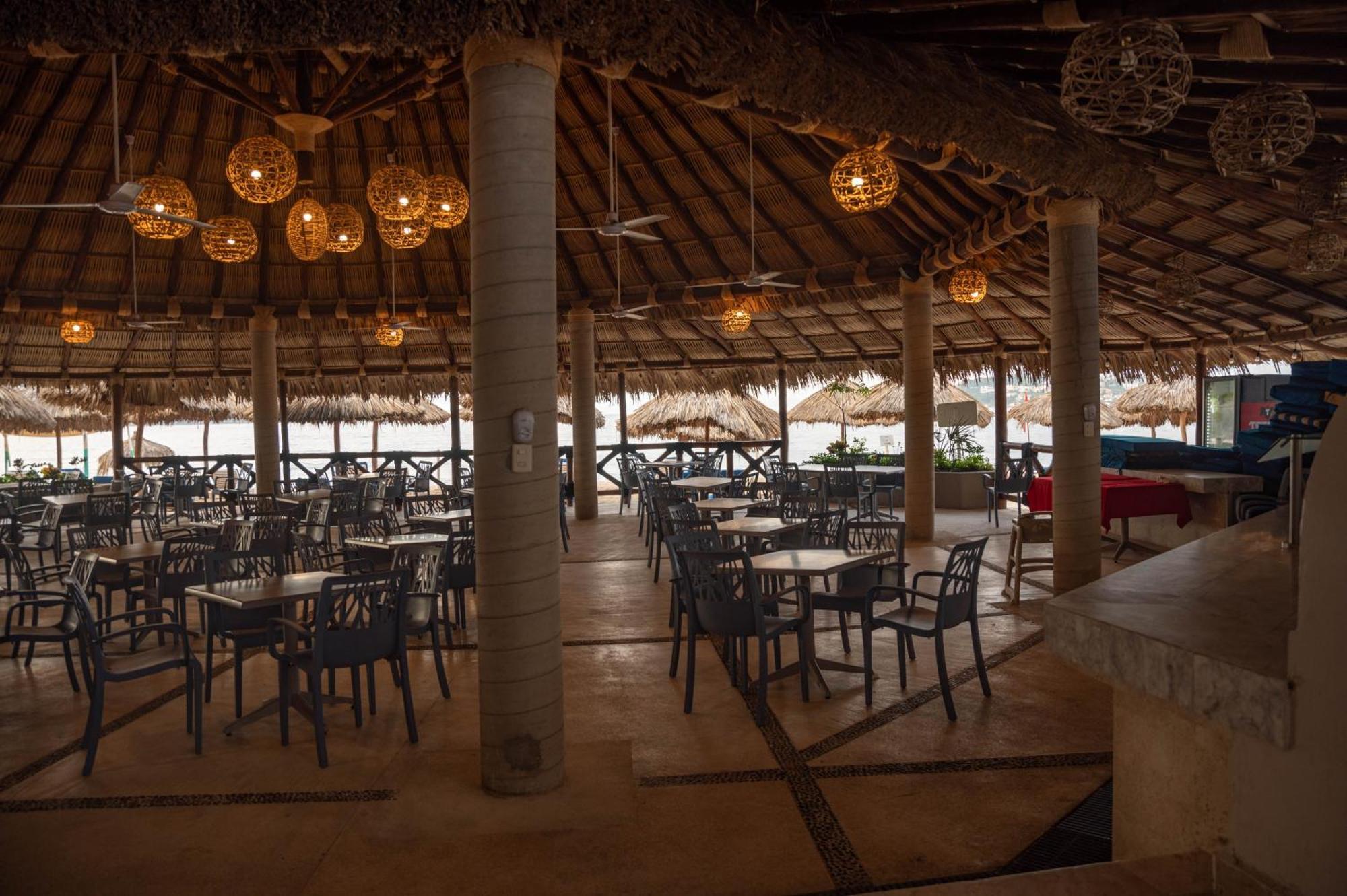 Ritz Acapulco All Inclusive Exteriér fotografie The interior of the restaurant