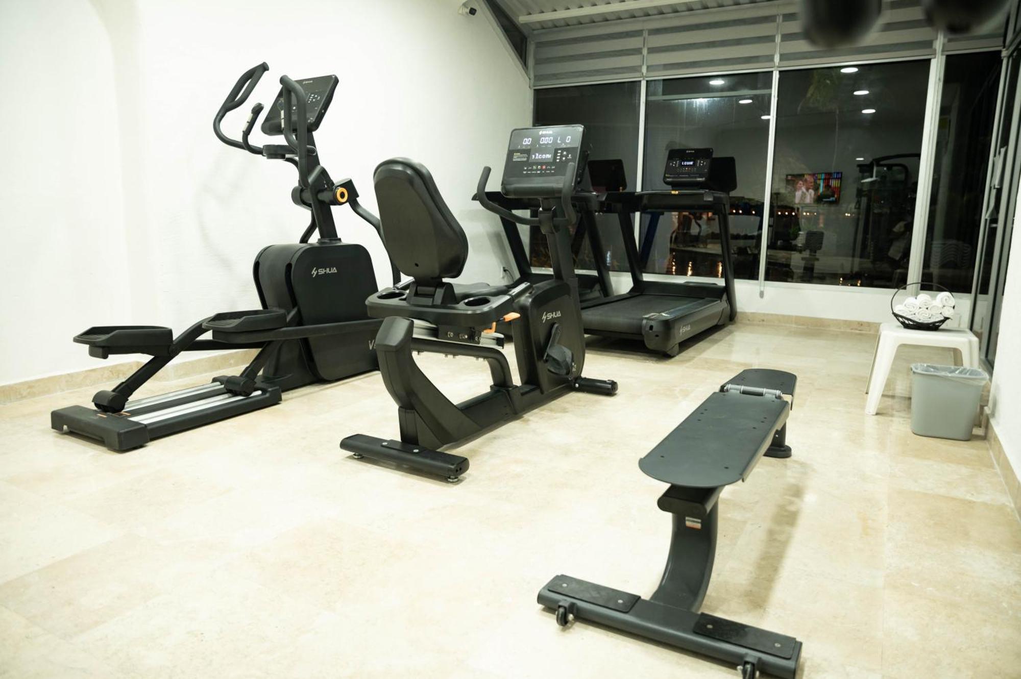 Ritz Acapulco All Inclusive Exteriér fotografie Elliptical trainer