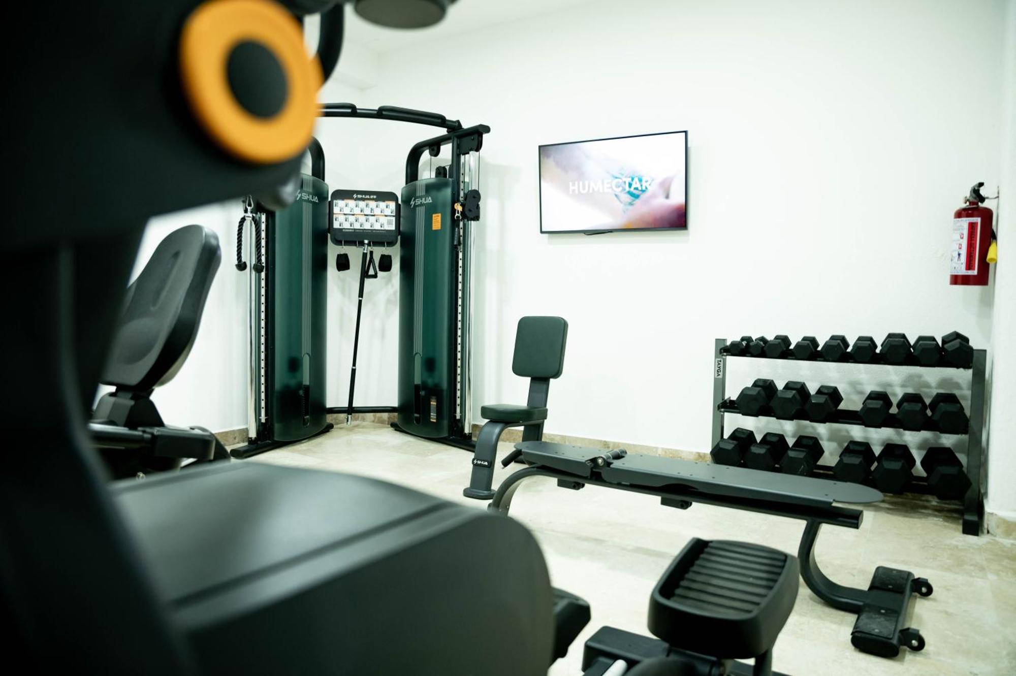 Ritz Acapulco All Inclusive Exteriér fotografie The gym at the hotel