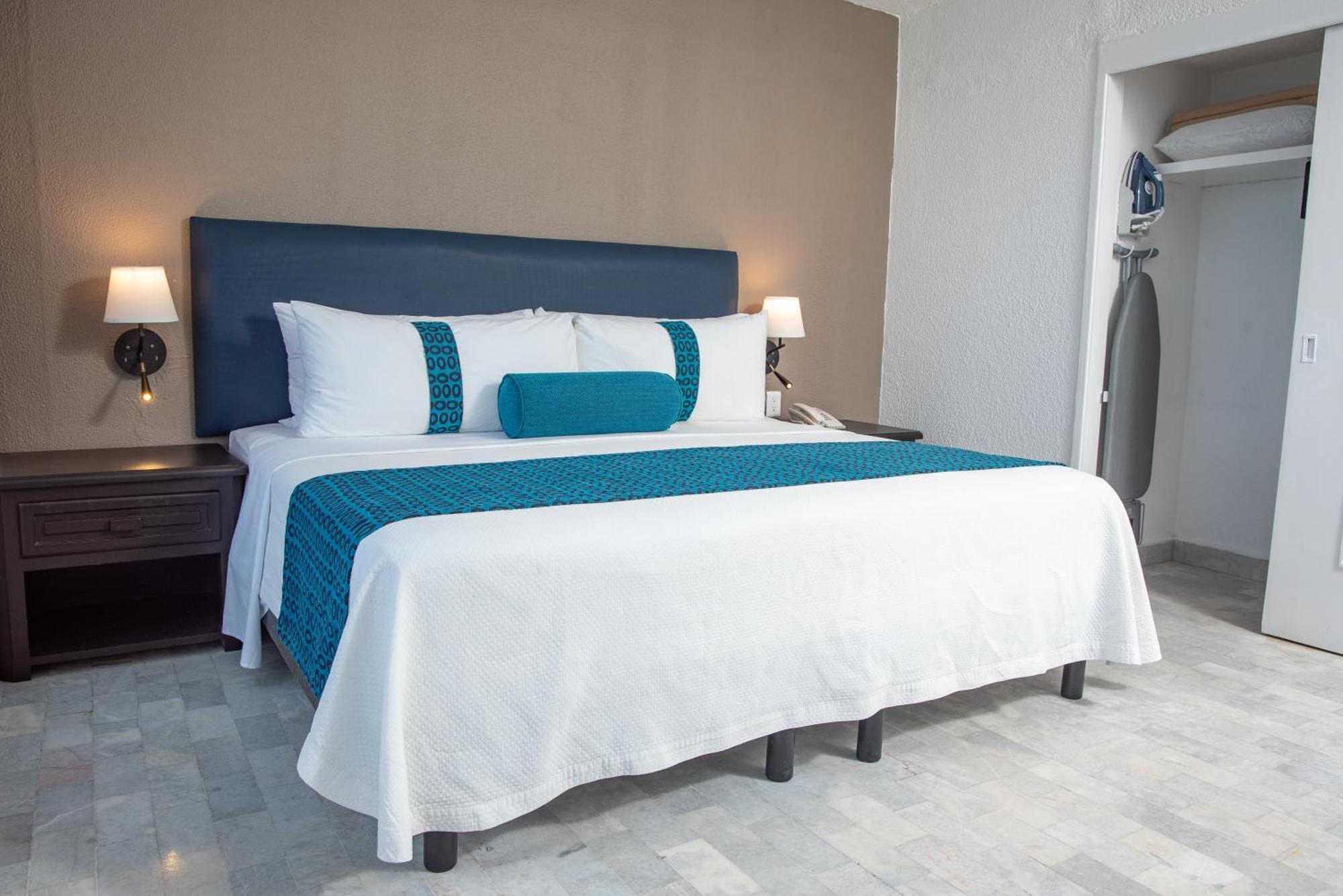 Ritz Acapulco All Inclusive Exteriér fotografie A bed