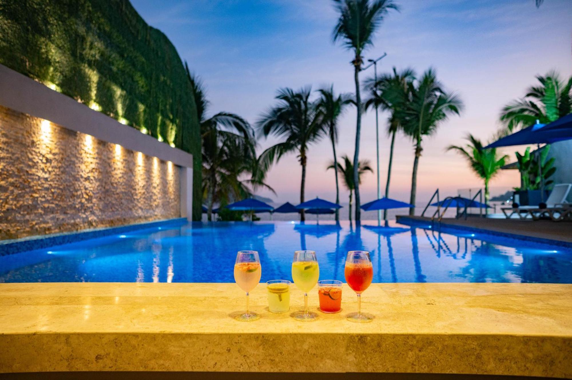 Ritz Acapulco All Inclusive Exteriér fotografie Infinity pool at the hotel