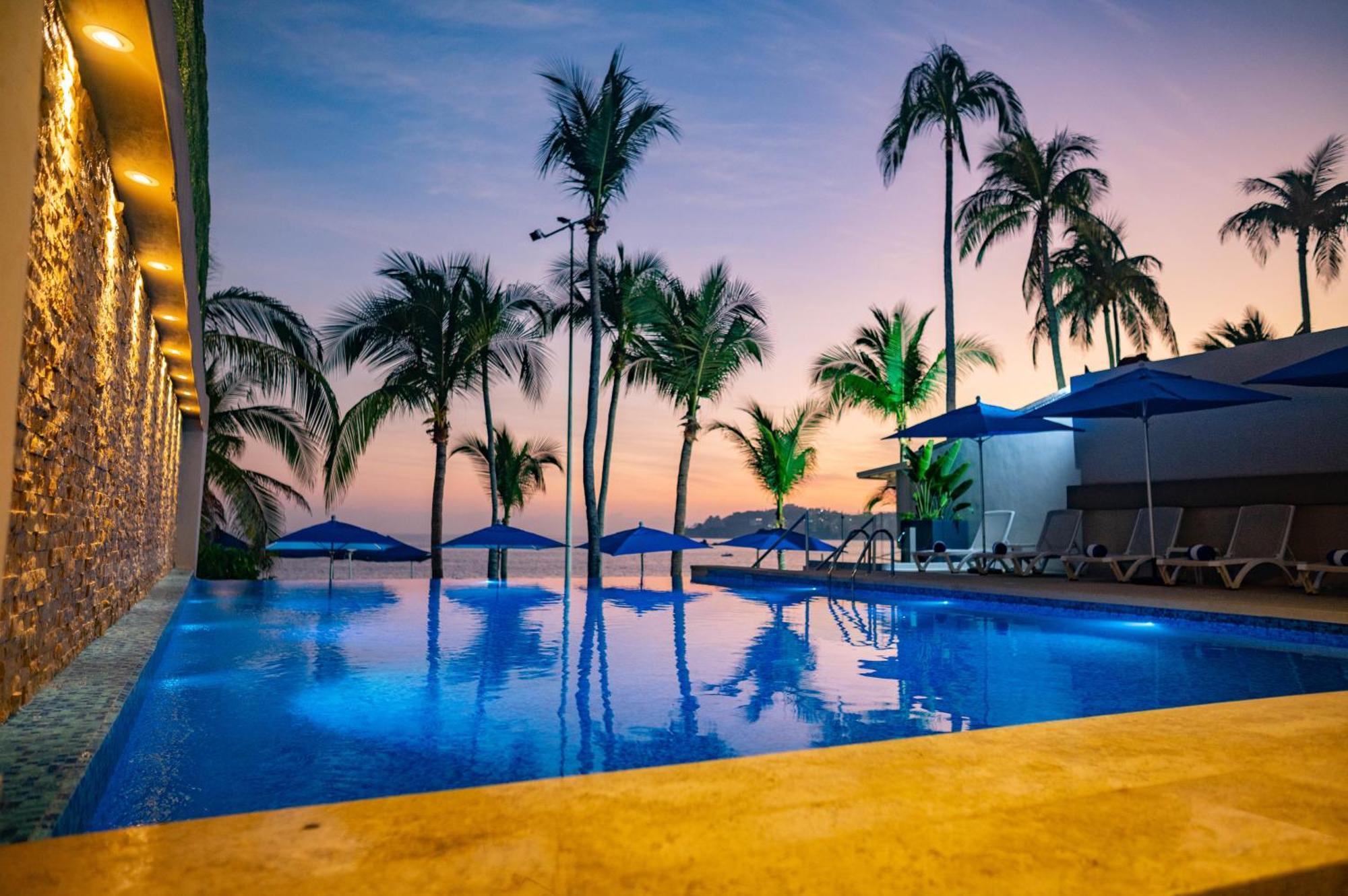 Ritz Acapulco All Inclusive Exteriér fotografie Infinity pool at the hotel