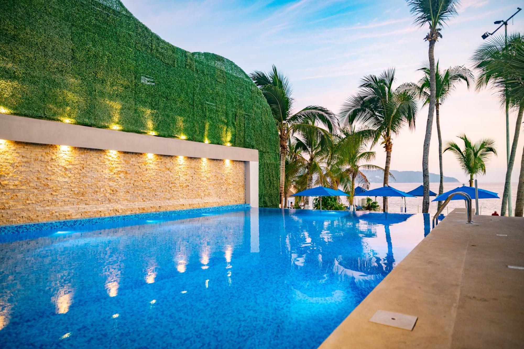 Ritz Acapulco All Inclusive Exteriér fotografie The swimming pool at the resort