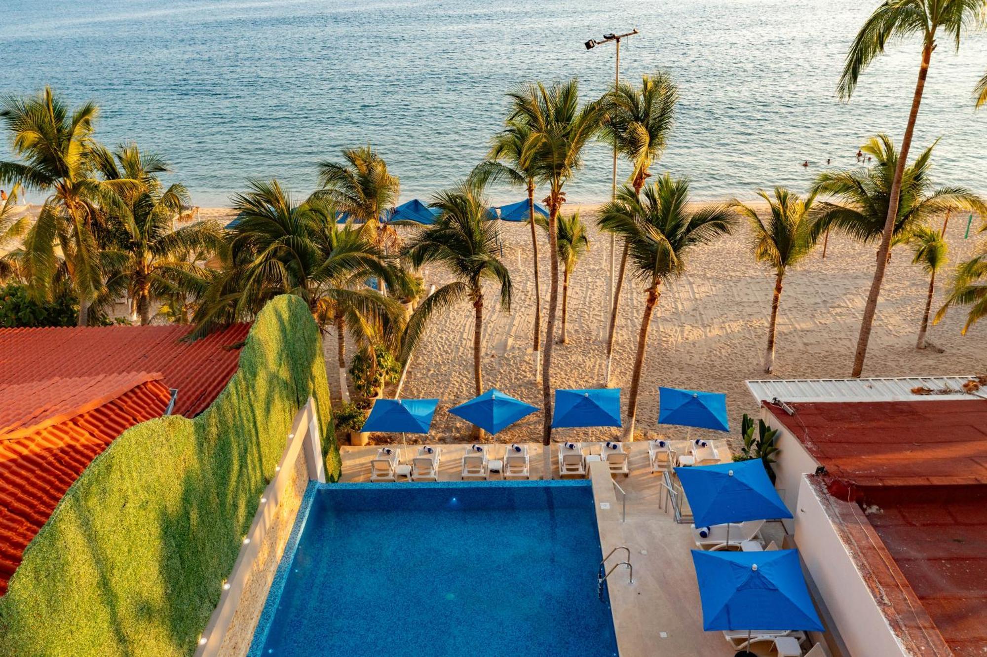 Ritz Acapulco All Inclusive Exteriér fotografie View of the beach from the hotel