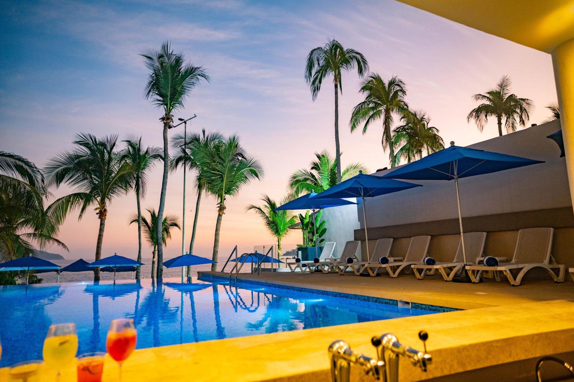 Ritz Acapulco All Inclusive Exteriér fotografie The swimming pool at the hotel